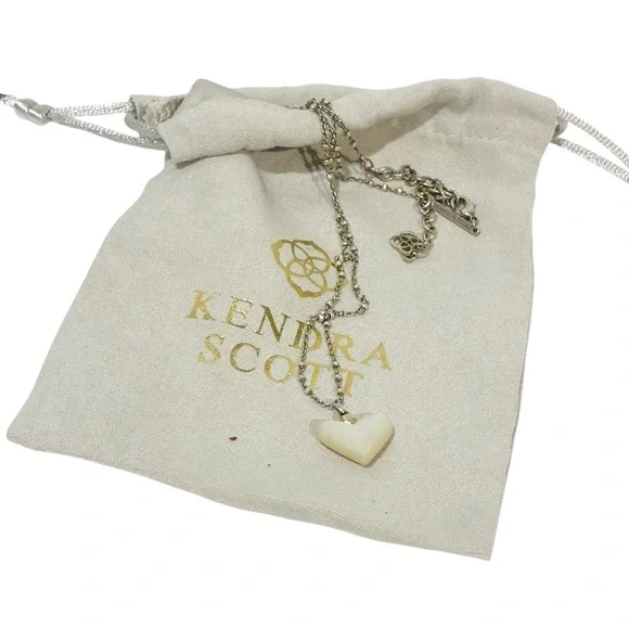 Kendra Scott Poppy Heart Gold Pendant Necklace In Rose Quartz - Picture 2 of 4